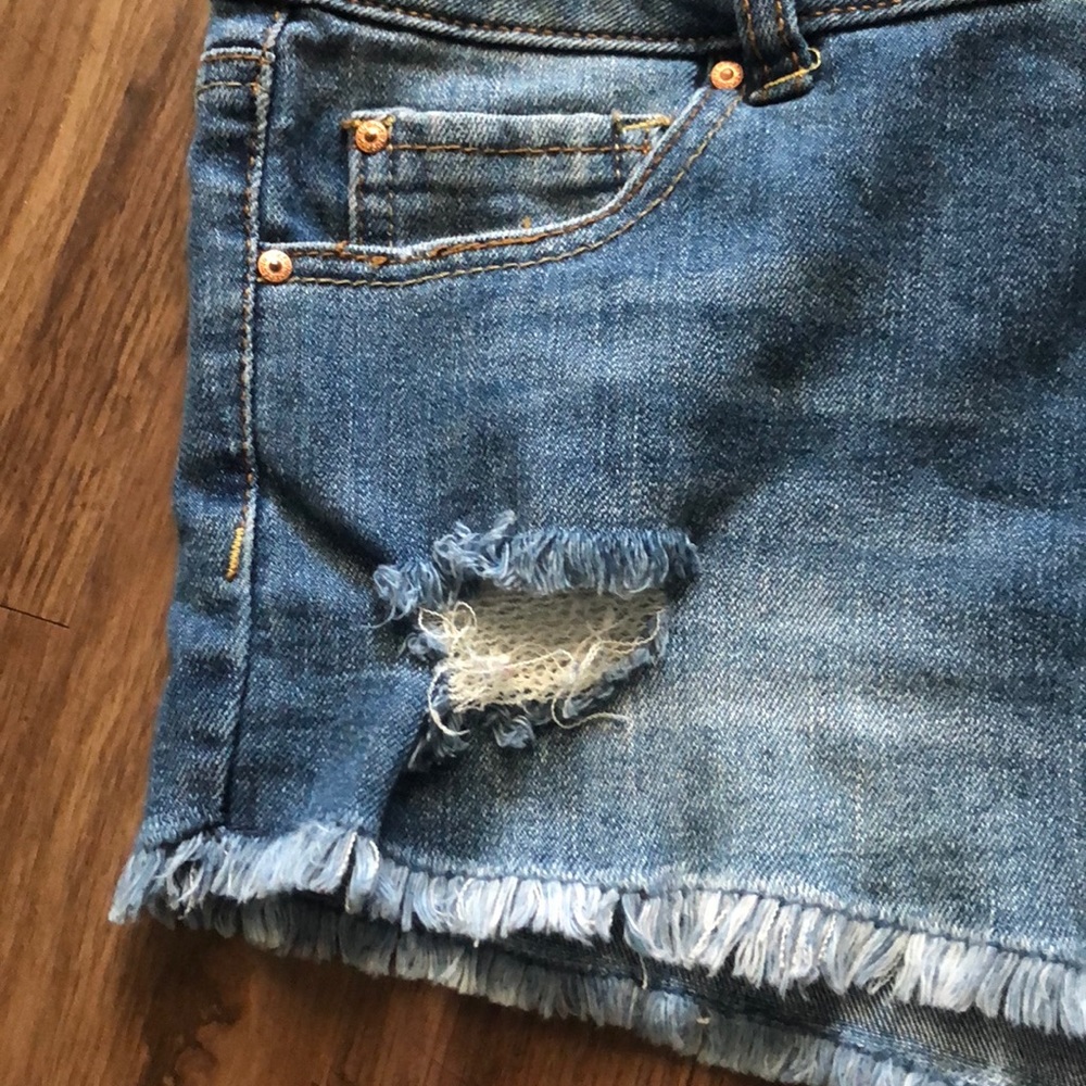 Refuge Denim Blue Jean Cut-Off Jean Shorts Size 2 - Picture 7 of 8